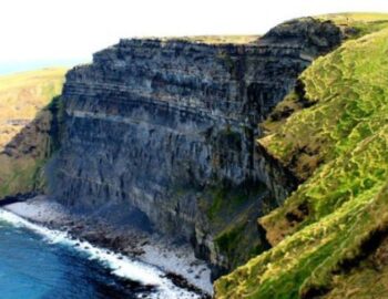 7 Tempat Terbaik di Irlandia untuk Berenang di Laut